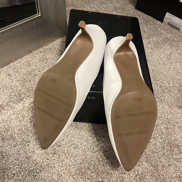 Attention Zoey White Heels - Picture 3 of 3